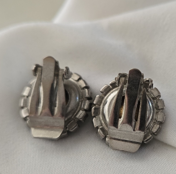 Vintage Rivoli Rhinestone Clip Earrings Aurora Borealis Blue Purple Stunning!! - Picture 3 of 4